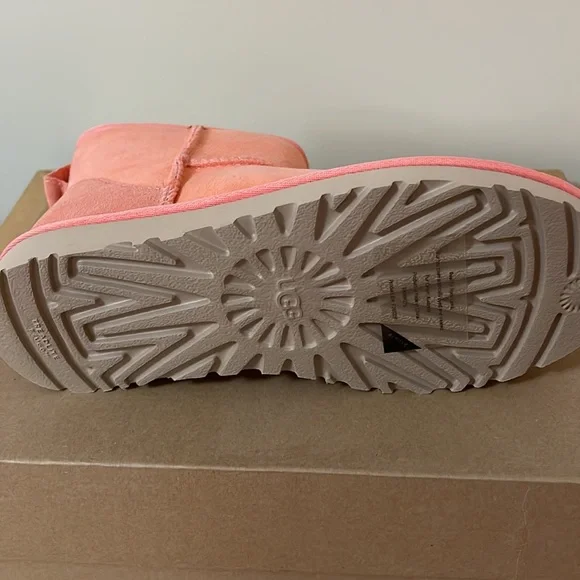 UGGS Genuine Classic Mini II Rare Color StarfishPink Wm Size 6 New in Box
